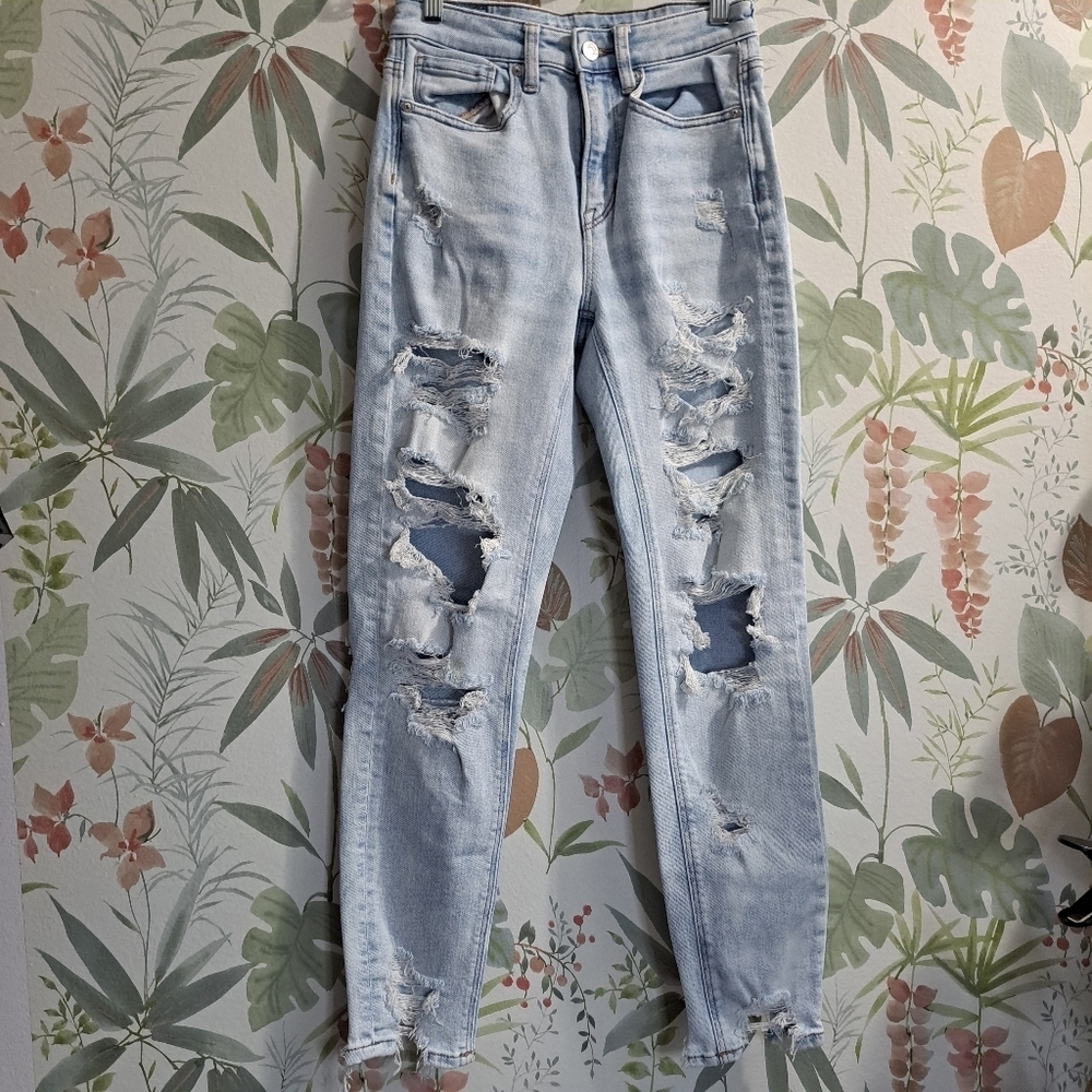 American Eagle Outfitters Light Blue Distressed Thrashed Skinny Jeans Size 00